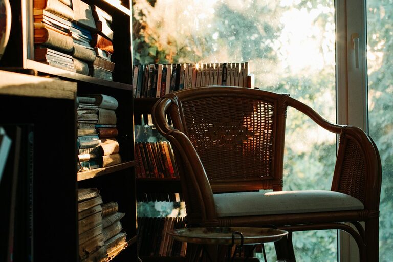 Simple Ways to Create a Cozy Reading Nook at Home